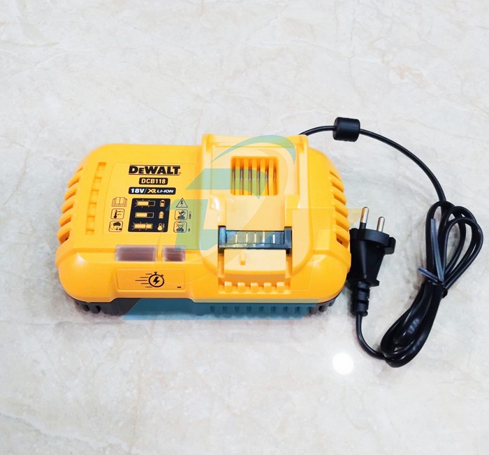 Sạc đa năng 10.8V-18V Dewalt DCB118-KR