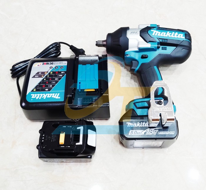 M&aacute;y siết bu l&ocirc;ng d&ugrave;ng pin 18V Makita DTW1002RTJ (K&egrave;m 2 pin 5Ah + 1 Sạc)