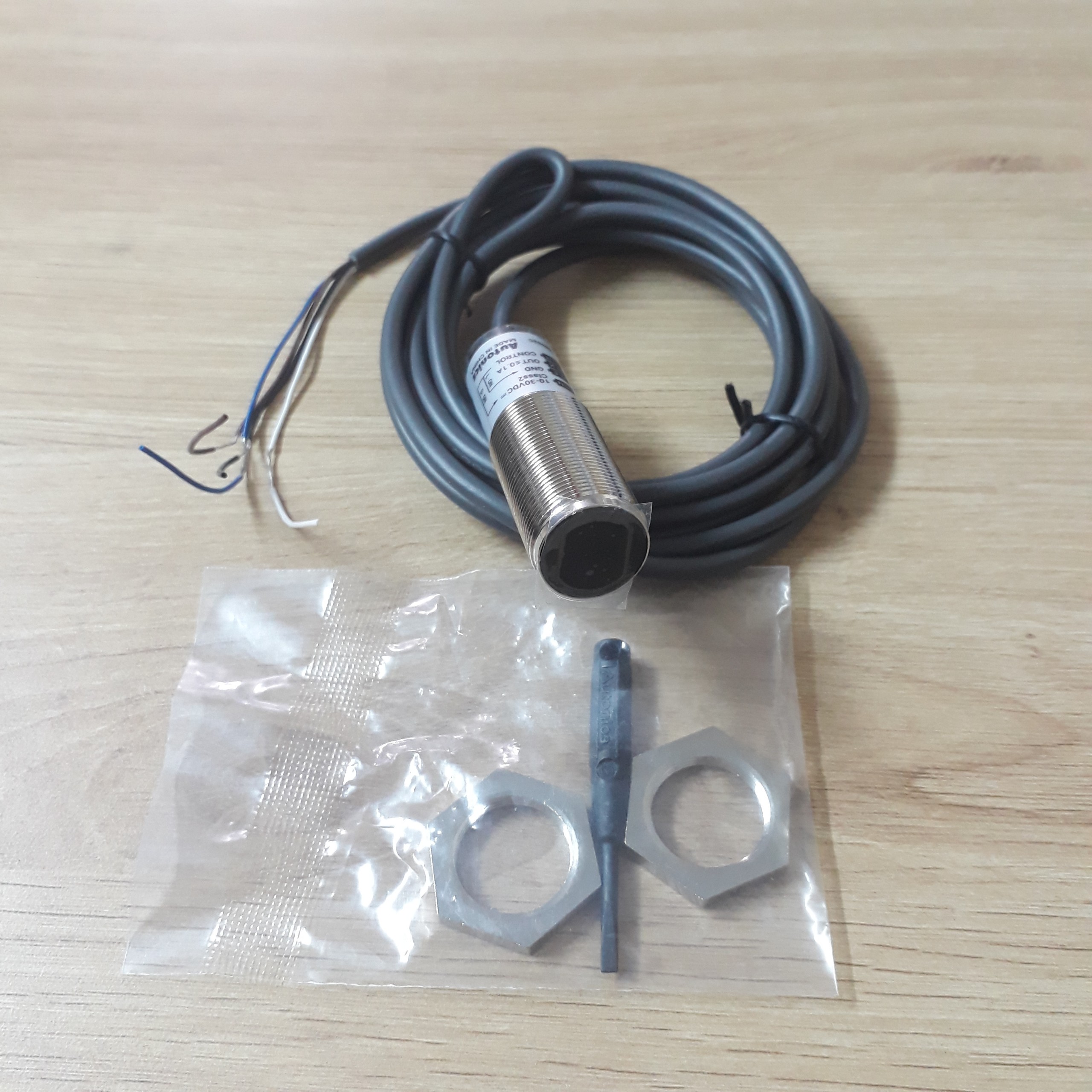 Bộ cảm biến, điều khiển v&agrave; c&ocirc;ng tắc điều khiển BRQM100-DDTA Autonics BRQM100-DDTA Autonics | Gi&aacute; rẻ nhất - C&ocirc;ng Ty TNHH Thương Mại Dịch Vụ Đạt T&acirc;m