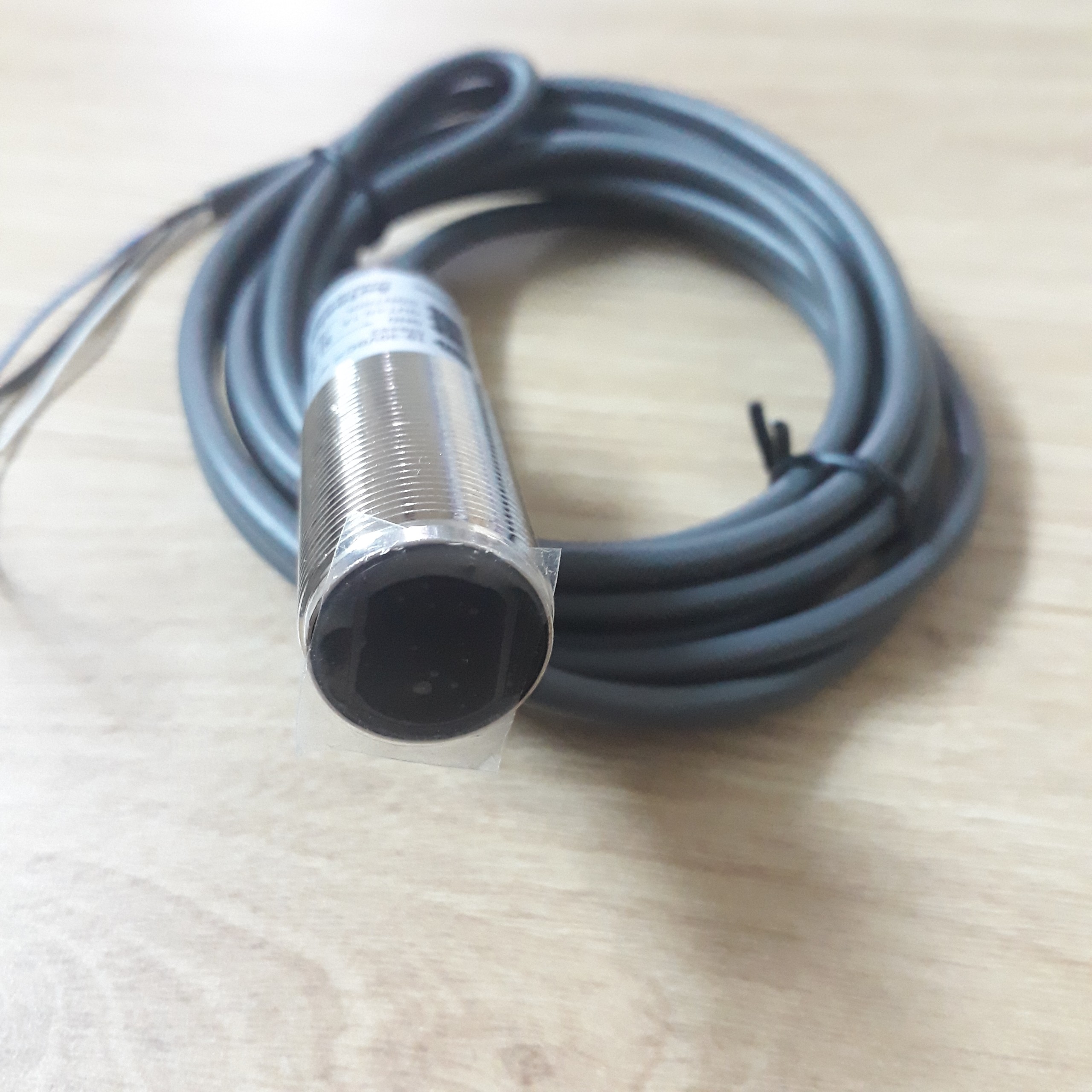 Bộ cảm biến, điều khiển v&agrave; c&ocirc;ng tắc điều khiển BRQM100-DDTA Autonics BRQM100-DDTA Autonics | Gi&aacute; rẻ nhất - C&ocirc;ng Ty TNHH Thương Mại Dịch Vụ Đạt T&acirc;m