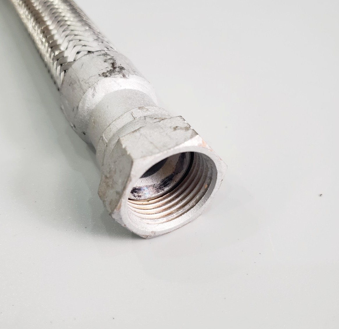Ống mềm inox 304 3/4"x1300mm (Phi 27) nối ren  VietNam | Gi&aacute; rẻ nhất - C&ocirc;ng Ty TNHH Thương Mại Dịch Vụ Đạt T&acirc;m