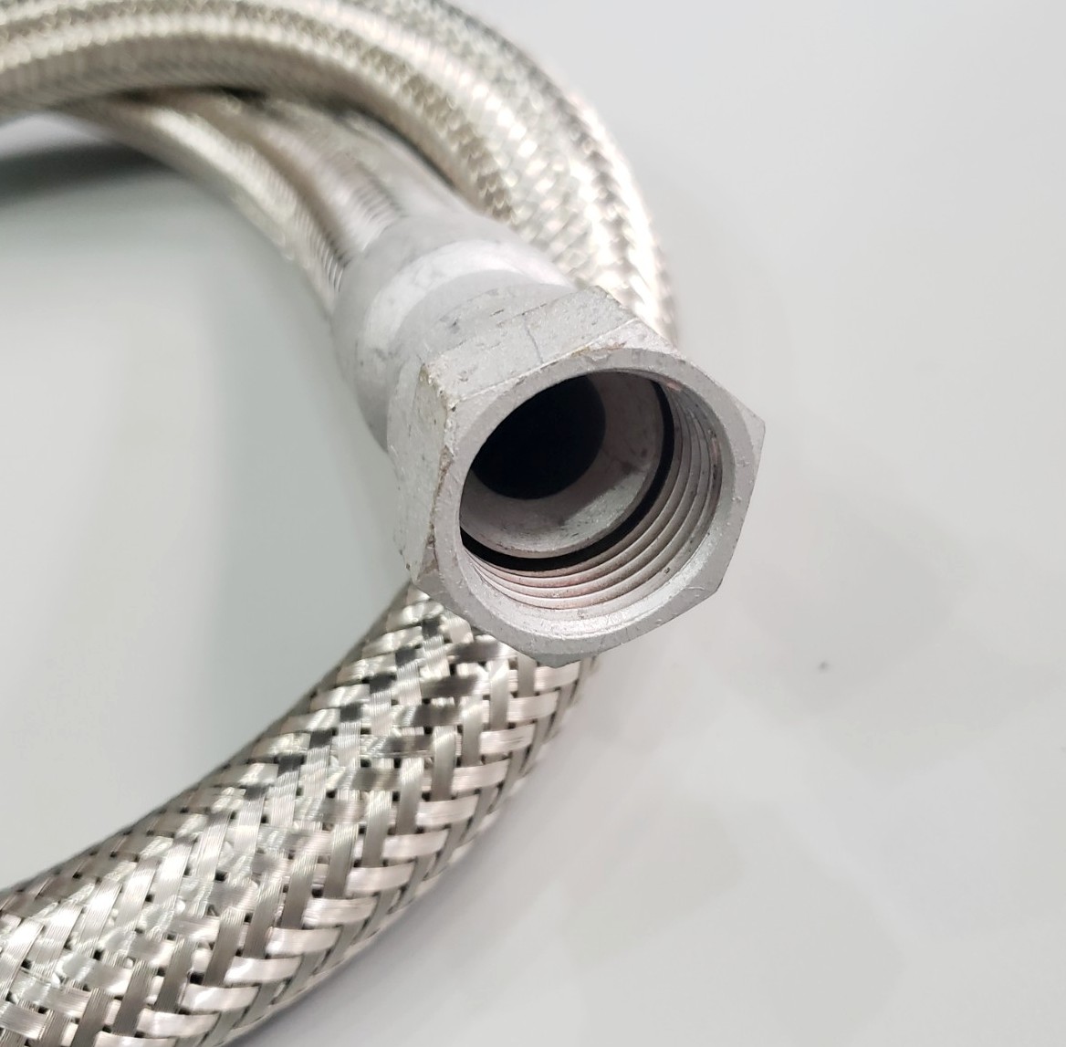Ống mềm inox 304 3/4"x1300mm (Phi 27) nối ren  VietNam | Gi&aacute; rẻ nhất - C&ocirc;ng Ty TNHH Thương Mại Dịch Vụ Đạt T&acirc;m