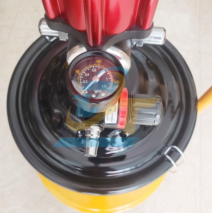 M&aacute;y bơm mỡ bằng kh&iacute; n&eacute;n 20 l&iacute;t Kocu GZ-100  Kocu | Gi&aacute; rẻ nhất - C&ocirc;ng Ty TNHH Thương Mại Dịch Vụ Đạt T&acirc;m