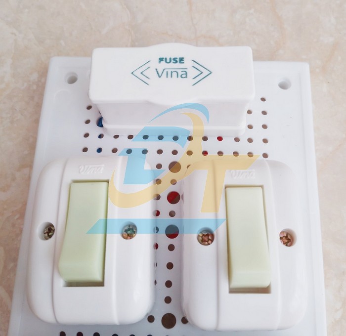 Bảng điện nổi 2 c&ocirc;ng tắc, 1 cầu ch&igrave;, 1 ổ cắm VINA TL-2 TL-2 VietNam | Gi&aacute; rẻ nhất - C&ocirc;ng Ty TNHH Thương Mại Dịch Vụ Đạt T&acirc;m