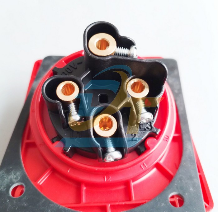 Ổ cắm c&ocirc;ng nghiệp gắn &acirc;m dạng nghi&ecirc;ng 4P 32A 400V IP44 PCE F424-6  PCE | Gi&aacute; rẻ nhất - C&ocirc;ng Ty TNHH Thương Mại Dịch Vụ Đạt T&acirc;m