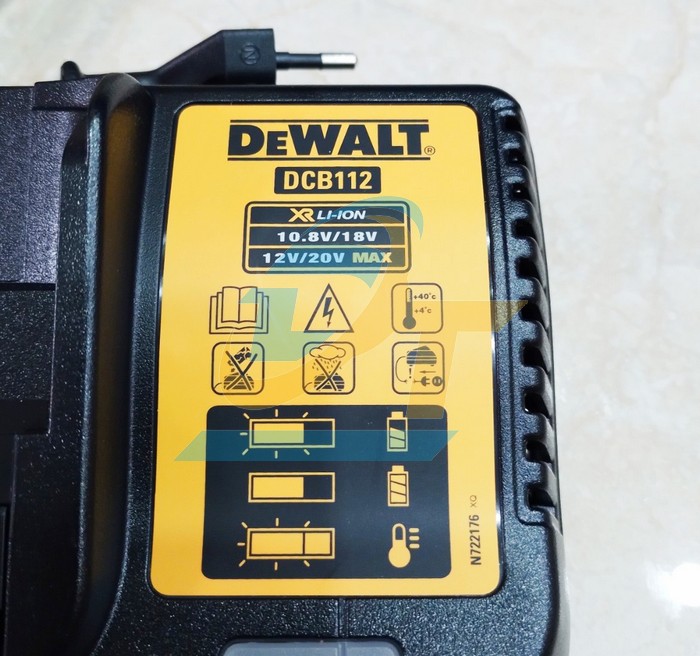 Sạc đa năng 10.8V-18V Dewalt DCB112-B1  DEWALT | Gi&aacute; rẻ nhất - C&ocirc;ng Ty TNHH Thương Mại Dịch Vụ Đạt T&acirc;m