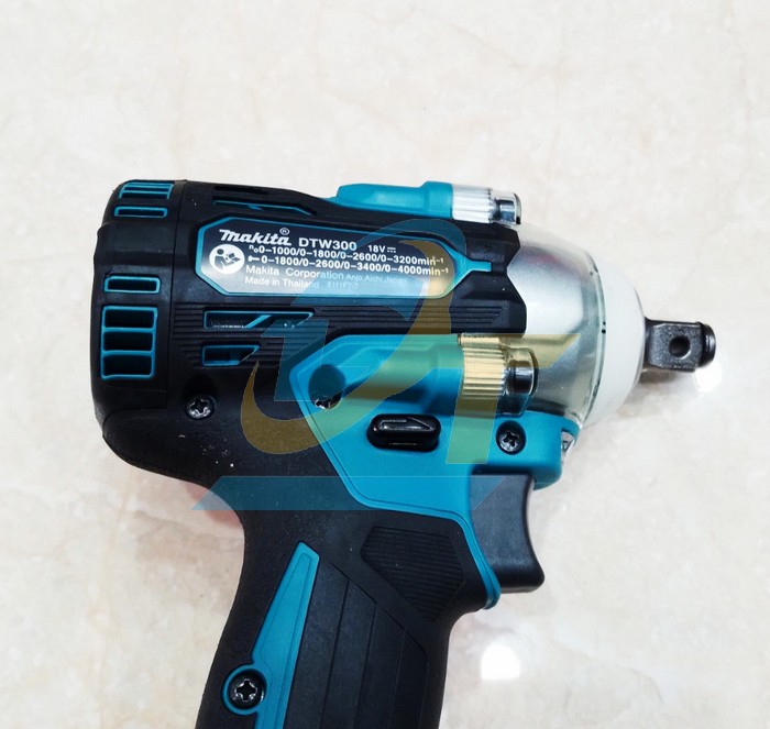 M&aacute;y siết bu l&ocirc;ng d&ugrave;ng pin 18V Makita DTW300RTJ (K&egrave;m 2 pin 5.0Ah + 1 sạc)  Makita | Gi&aacute; rẻ nhất - C&ocirc;ng Ty TNHH Thương Mại Dịch Vụ Đạt T&acirc;m