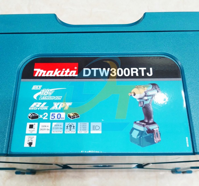 M&aacute;y siết bu l&ocirc;ng d&ugrave;ng pin 18V Makita DTW300RTJ (K&egrave;m 2 pin 5.0Ah + 1 sạc)  Makita | Gi&aacute; rẻ nhất - C&ocirc;ng Ty TNHH Thương Mại Dịch Vụ Đạt T&acirc;m