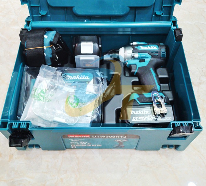 M&aacute;y siết bu l&ocirc;ng d&ugrave;ng pin 18V Makita DTW300RTJ (K&egrave;m 2 pin 5.0Ah + 1 sạc)  Makita | Gi&aacute; rẻ nhất - C&ocirc;ng Ty TNHH Thương Mại Dịch Vụ Đạt T&acirc;m