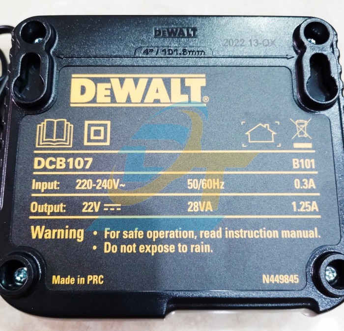 Sạc đa năng 10.8V-18V Dewalt DCB107-B1  DEWALT | Gi&aacute; rẻ nhất - C&ocirc;ng Ty TNHH Thương Mại Dịch Vụ Đạt T&acirc;m