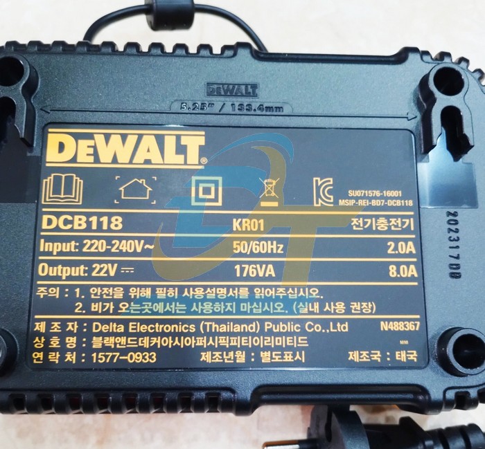Sạc đa năng 10.8V-18V Dewalt DCB118-KR  DEWALT | Gi&aacute; rẻ nhất - C&ocirc;ng Ty TNHH Thương Mại Dịch Vụ Đạt T&acirc;m
