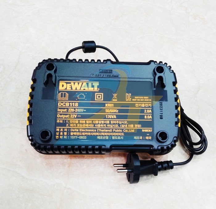 Sạc đa năng 10.8V-18V Dewalt DCB118-KR  DEWALT | Gi&aacute; rẻ nhất - C&ocirc;ng Ty TNHH Thương Mại Dịch Vụ Đạt T&acirc;m