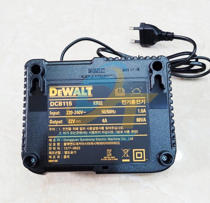 Sạc đa năng 10.8V-18V Dewalt DCB115-KR DCB115-KR DEWALT | Gi&aacute; rẻ nhất - C&ocirc;ng Ty TNHH Thương Mại Dịch Vụ Đạt T&acirc;m