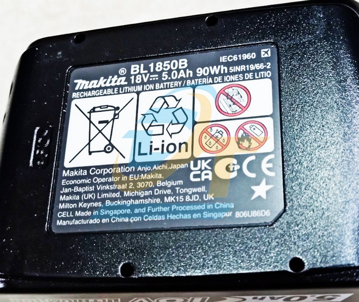M&aacute;y tỉa h&agrave;nh r&agrave;o d&ugrave;ng pin 180V Makita DUH606RT (K&egrave;m 1 Pin 5.0Ah + 1 Sạc)  Makita | Gi&aacute; rẻ nhất - C&ocirc;ng Ty TNHH Thương Mại Dịch Vụ Đạt T&acirc;m